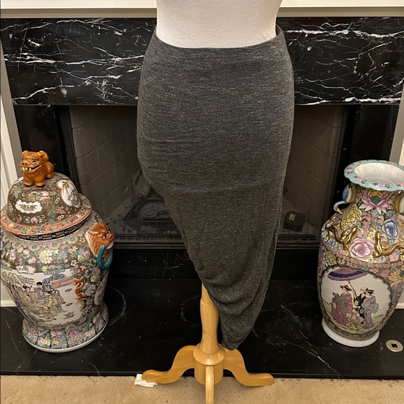 “T-Shirt” Elegant Gray Side Swept Women's Skirt - Picture 3 of 4